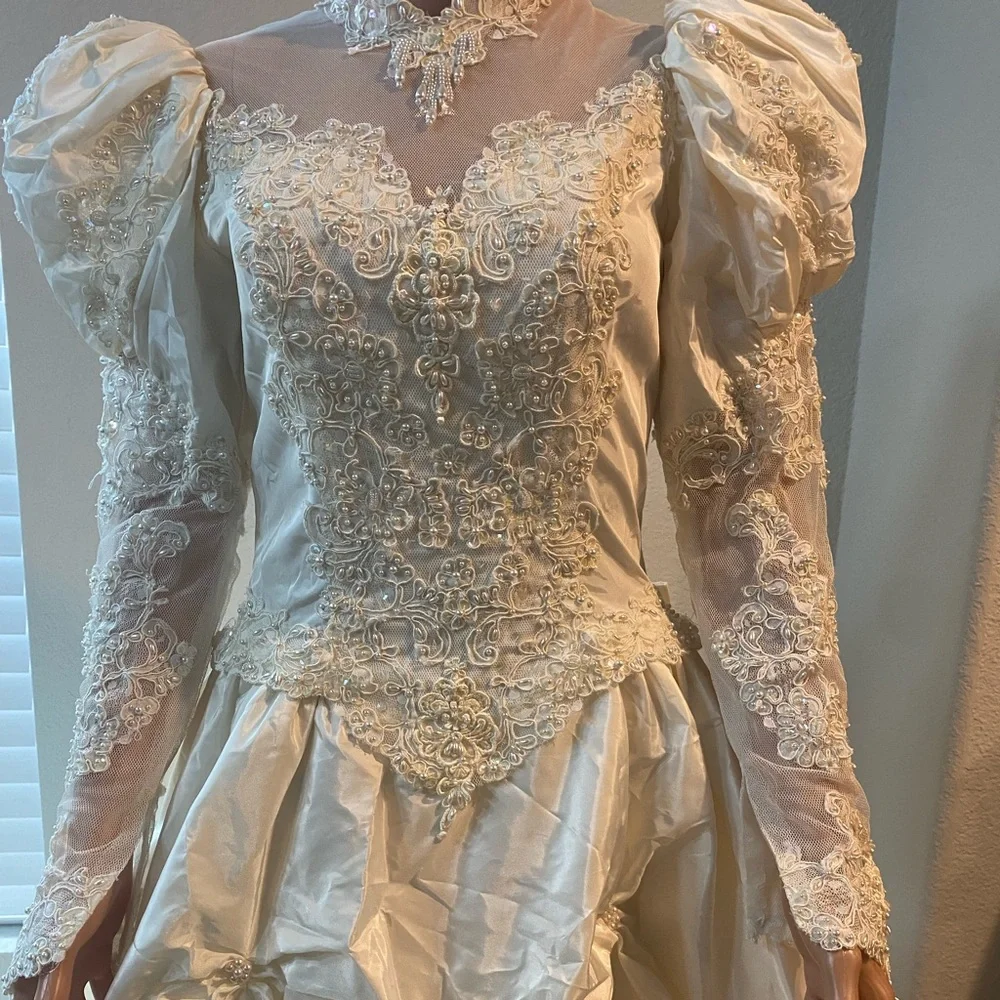 Rare Vintage Wedding Dress - Picture 4 of 6